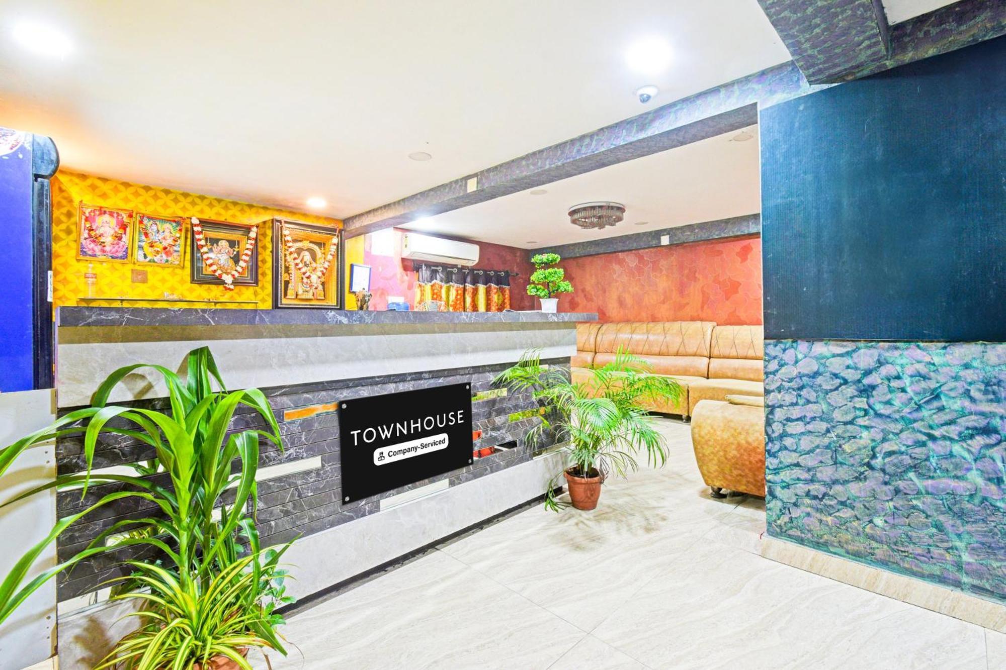Super Townhouse Mancherial Mancherāl Exterior foto